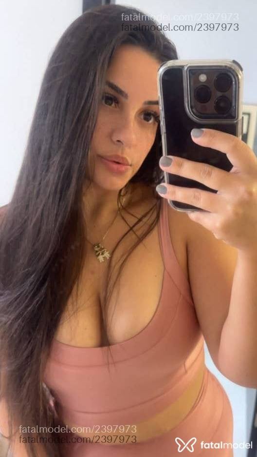 Acompanhante mulher com cabelo castanho de olhos castanhos - Alice Gonçalves