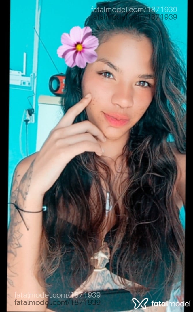 Acompanhante mulher com cabelo castanho de olhos castanhos em Piraí do Sul - Victoria