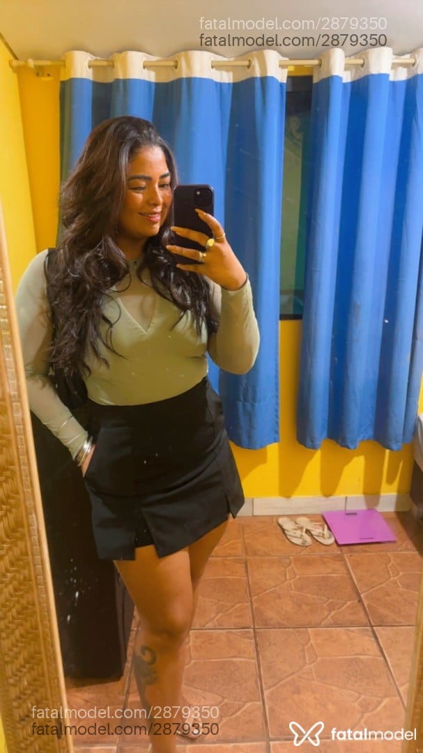 Acompanhante mulher com cabelo castanho de olhos pretos - Thais