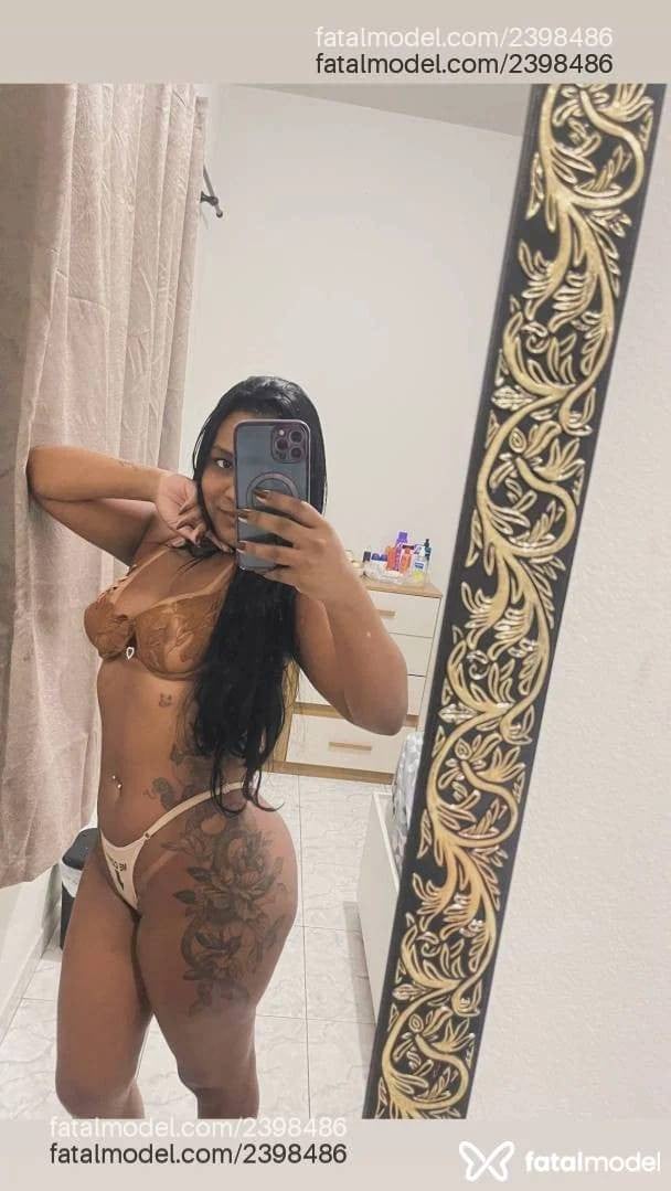 Acompanhante mulher morena (o) de olhos pretos - Alana Machado