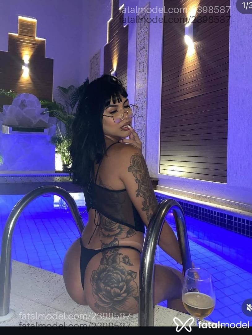 Acompanhante mulher trans morena (o) de olhos castanhos - Nicole Fox
