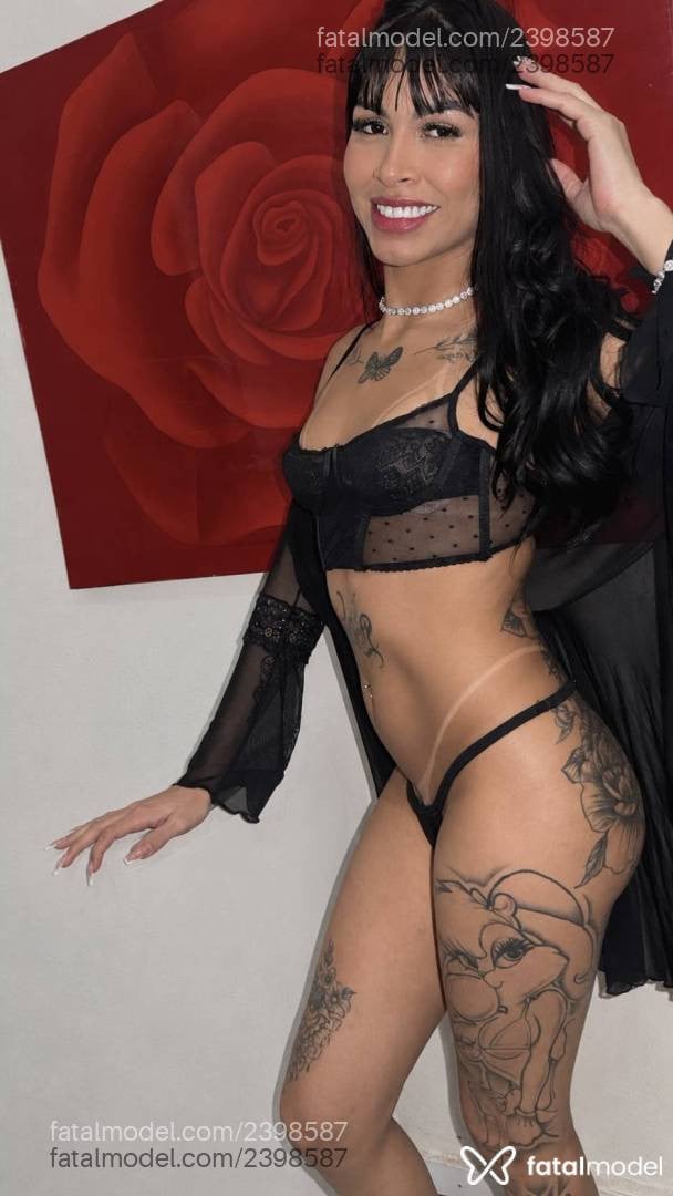 Acompanhante mulher trans morena (o) de olhos castanhos - Nicole Fox