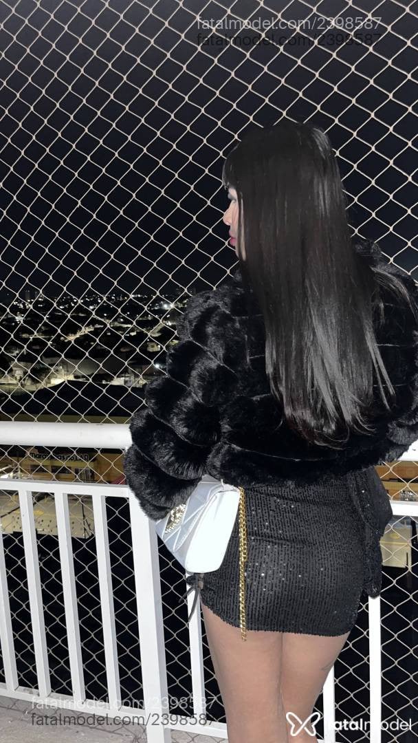 Acompanhante mulher trans morena (o) de olhos castanhos - Nicole Fox