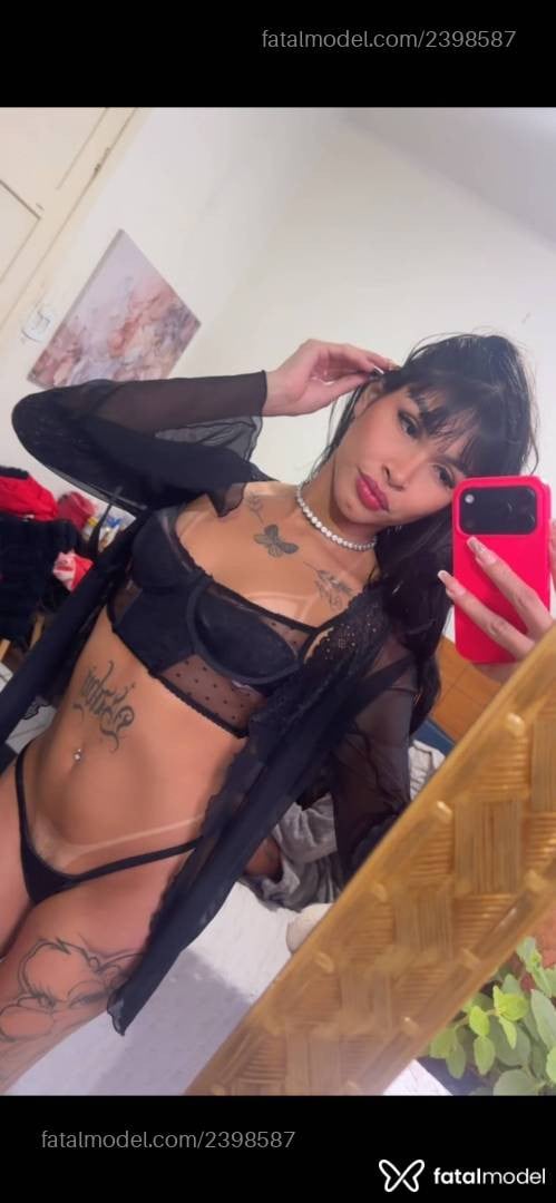 Acompanhante mulher trans morena (o) de olhos castanhos - Nicole Fox