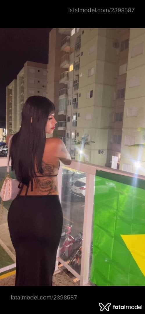 Acompanhante mulher trans morena (o) de olhos castanhos - Nicole Fox