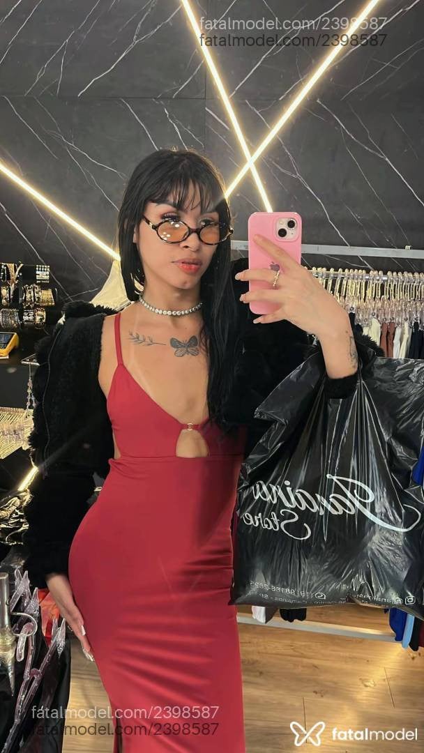 Acompanhante mulher trans morena (o) de olhos castanhos - Nicole Fox