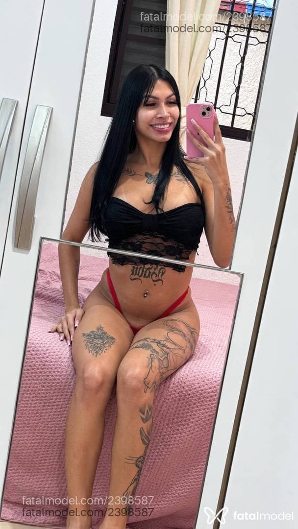 Acompanhante mulher trans morena (o) de olhos castanhos - Nicole Fox