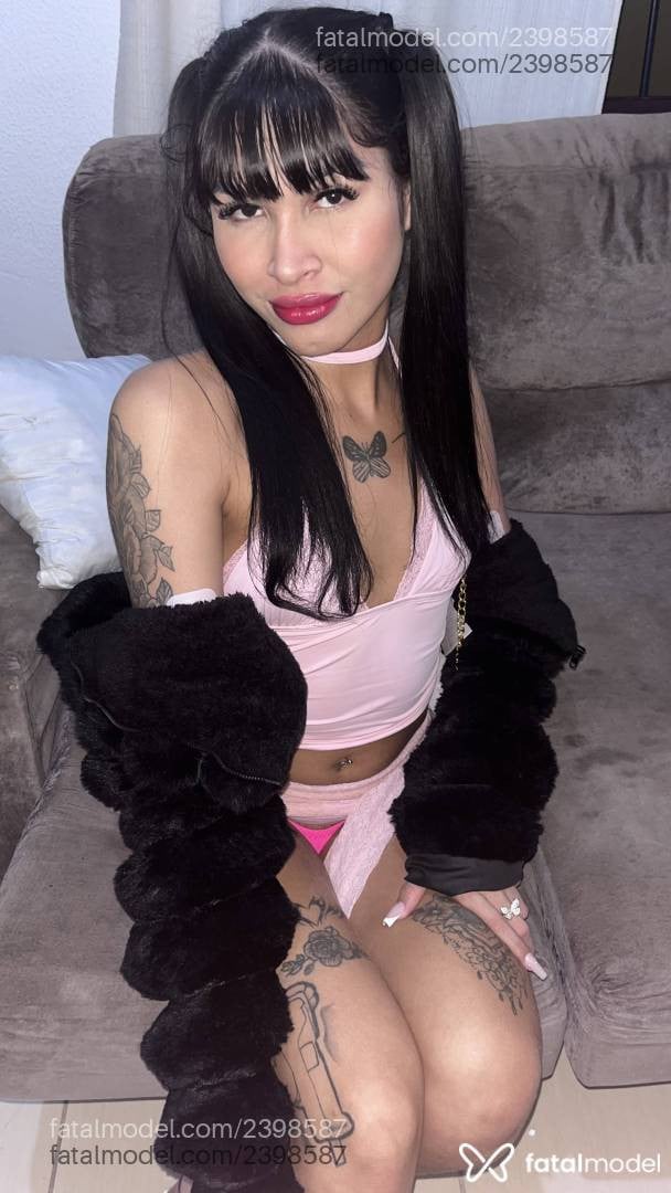 Acompanhante mulher trans morena (o) de olhos castanhos - Nicole Fox