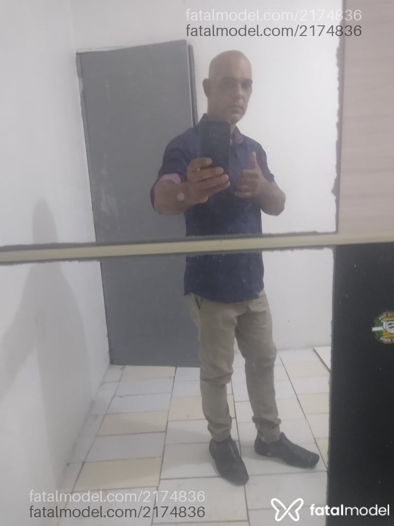 Acompanhante homem com cabelo grisalho de olhos castanhos em Aracaju Acompanhante homem com cabelo grisalho de olhos castanhos em Aracaju - Joel