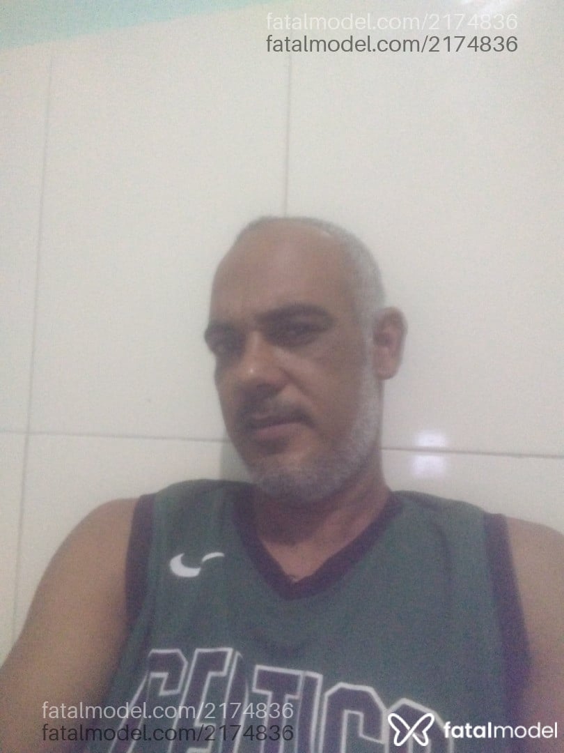 Acompanhante homem com cabelo grisalho de olhos castanhos em Aracaju Acompanhante homem com cabelo grisalho de olhos castanhos em Aracaju - Joel