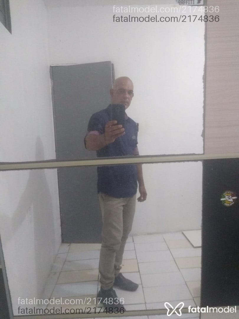 Acompanhante homem com cabelo grisalho de olhos castanhos em Aracaju Acompanhante homem com cabelo grisalho de olhos castanhos em Aracaju - Joel