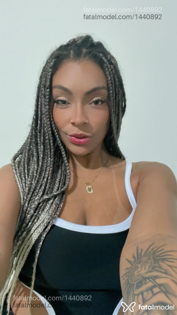 Acompanhante mulher morena (o) de olhos castanhos - Karol