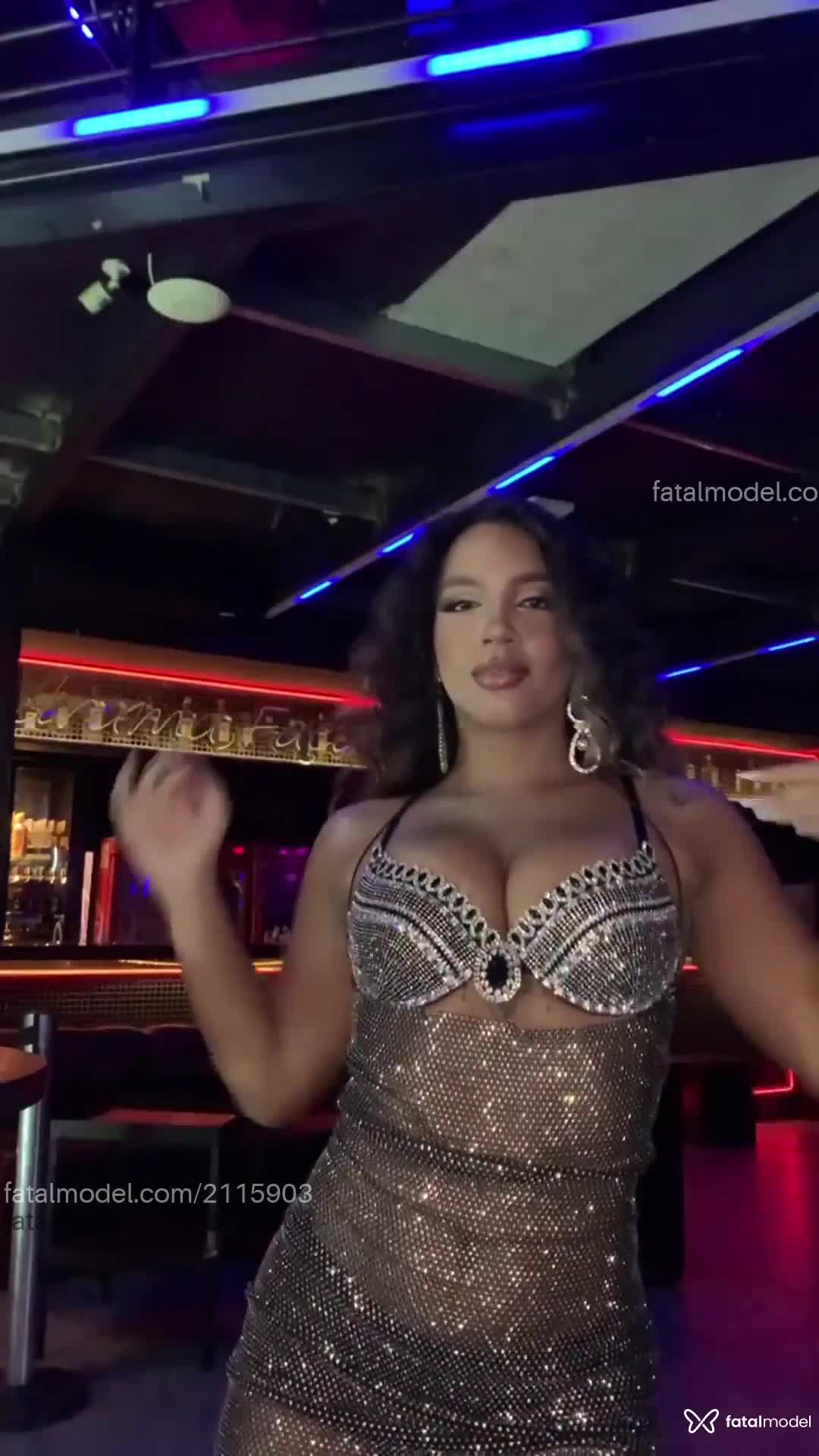 Acompanhante mulher morena (o) de olhos castanhos em São Paulo Acompanhante mulher morena (o) de olhos castanhos em São Paulo - Maithe Moraes