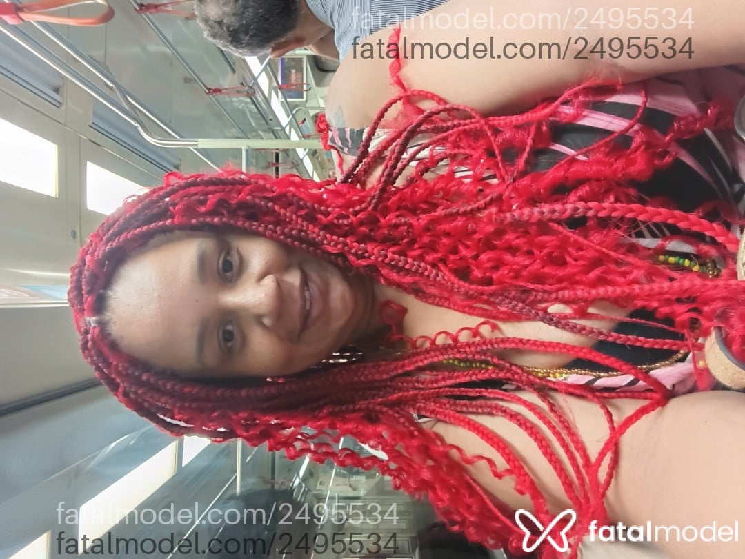 Acompanhante mulher com cabelo colorido de olhos castanhos em São Paulo - Nany Markez