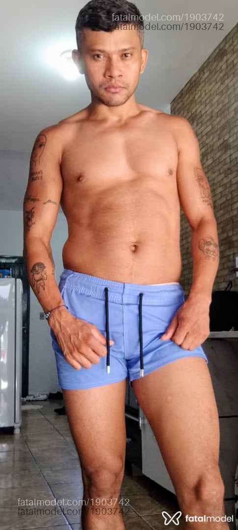 Acompanhante homem morena (o) de olhos pretos - Lucas Silva Acompanhante homem morena (o) de olhos pretos - Lucas Silva