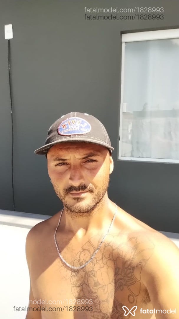 Acompanhante homem morena (o) de olhos castanhos em Blumenau - Júlio