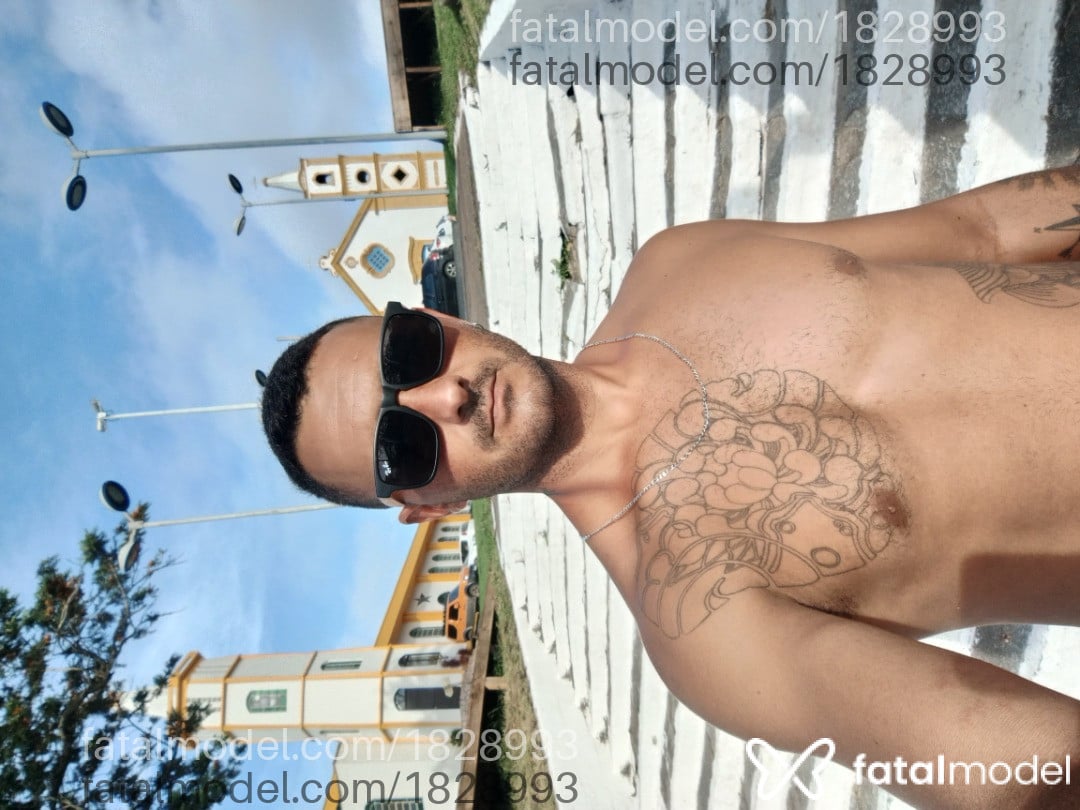 Acompanhante homem morena (o) de olhos castanhos em Blumenau - Júlio