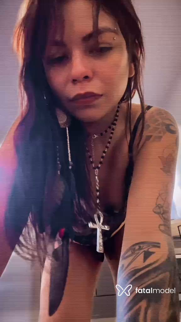 Acompanhante mulher com cabelo castanho de olhos castanhos - Cecília