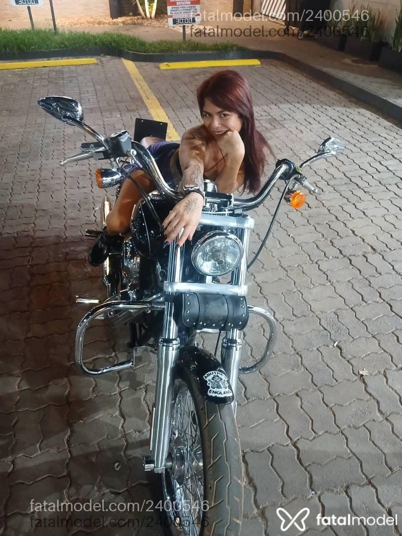 Acompanhante mulher com cabelo castanho de olhos castanhos - Cecília