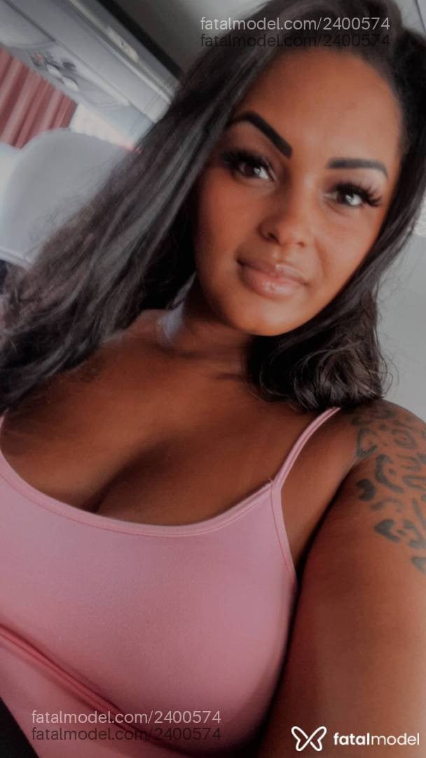 Acompanhante mulher com cabelo castanho de olhos castanhos em Rio de Janeiro Acompanhante mulher com cabelo castanho de olhos castanhos em Rio de Janeiro - Tamara