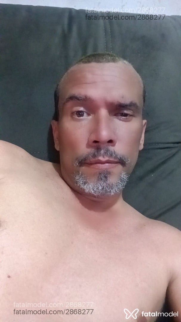 Acompanhante homem com cabelo castanho de olhos castanhos em Passos - Block