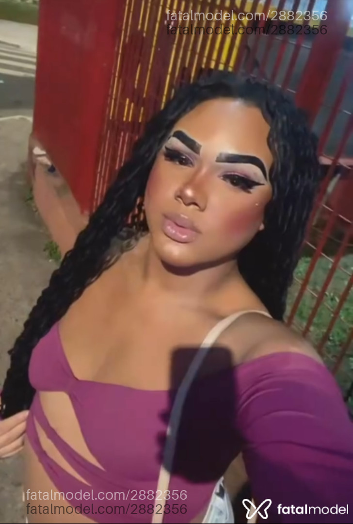 Acompanhante mulher trans com cabelo castanho de olhos castanhos em Virtual - Marcelli Pipoketih