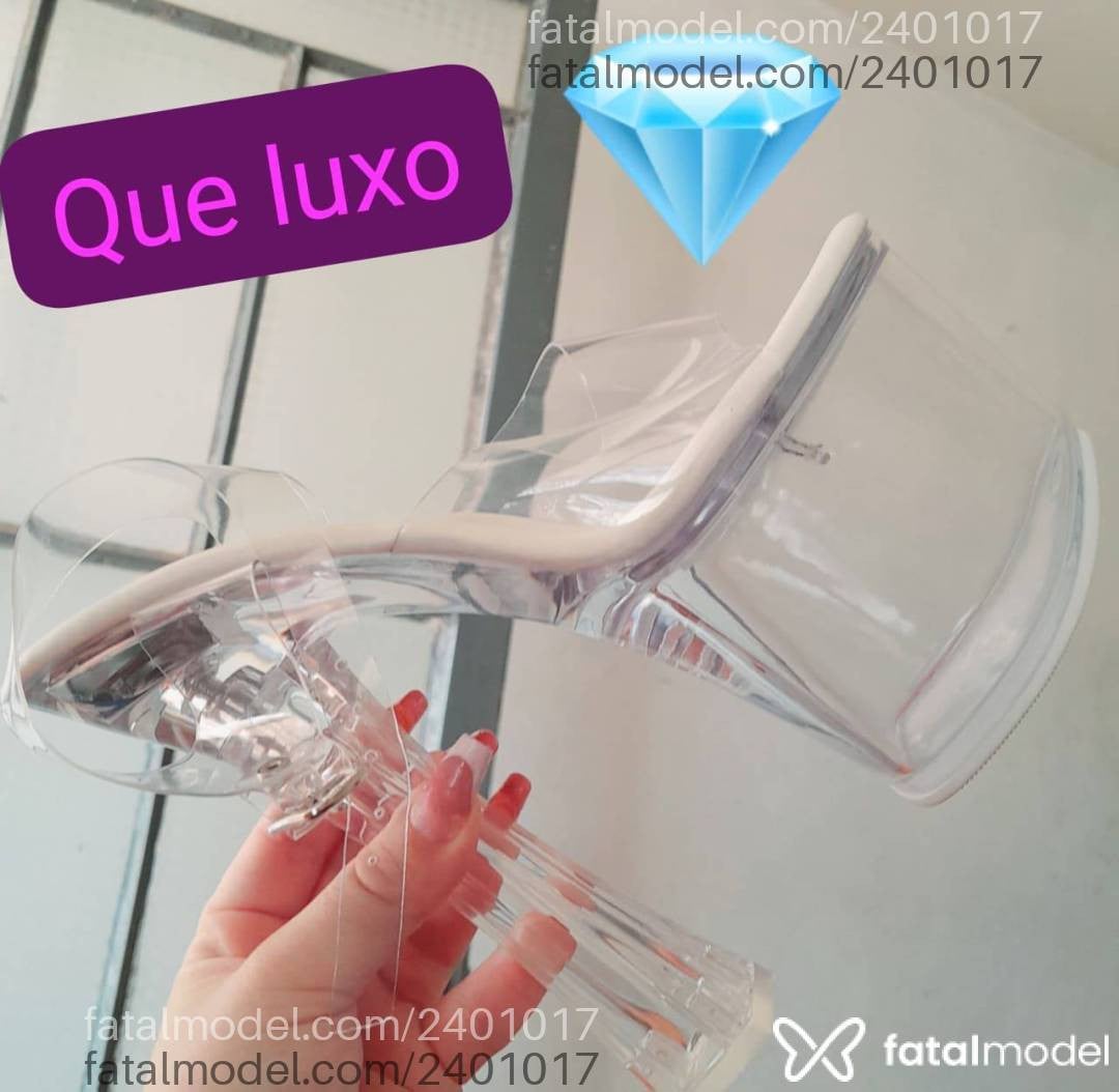 Acompanhante mulher ruiva (o) de olhos castanhos - Thayná