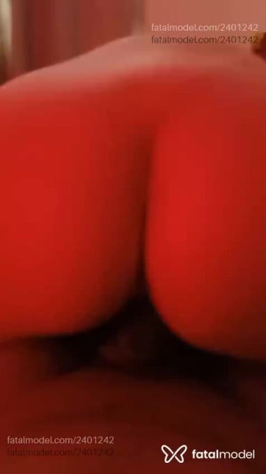 Acompanhante mulher morena (o) de olhos azuis - Jade Morena
