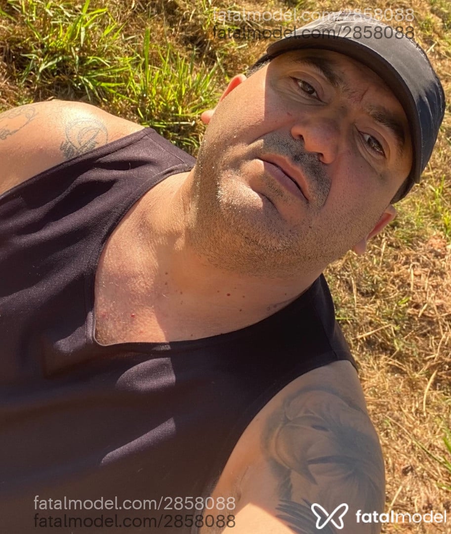 Acompanhante homem com cabelo castanho de olhos castanhos em Brasília - Renato