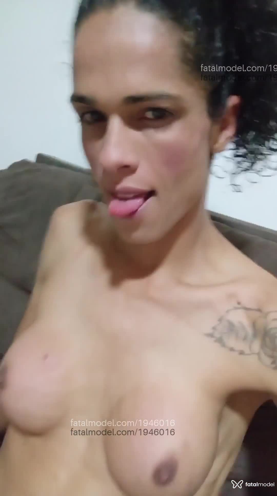 Acompanhante mulher trans com cabelo castanho de olhos castanhos em Betim - Flávia TransBetim