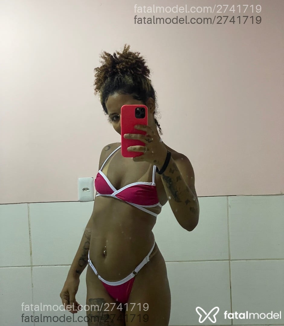 Acompanhante mulher morena (o) de olhos verdes em Bom Despacho Acompanhante mulher morena (o) de olhos verdes em Bom Despacho - Aghata