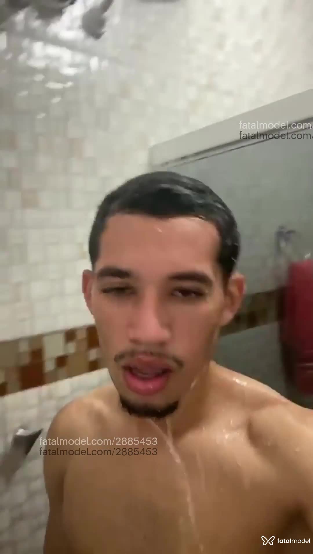 Acompanhante homem com cabelo castanho de olhos castanhos em Niterói - Maycon
