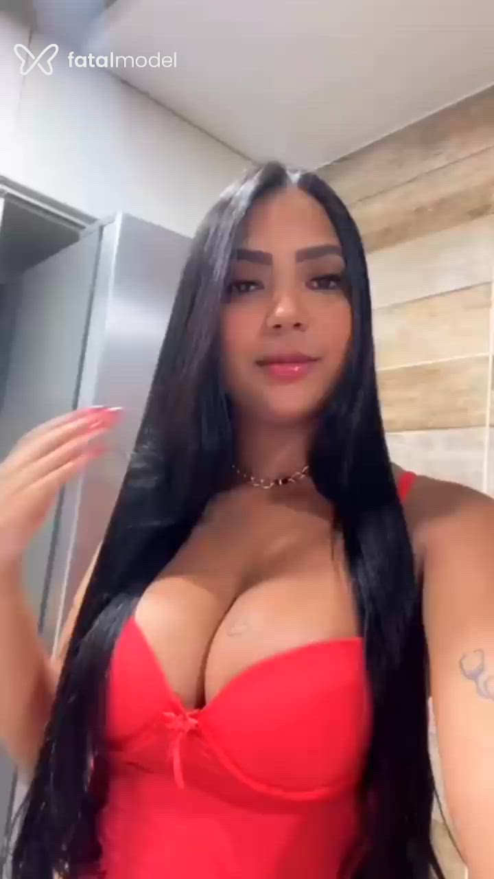 Acompanhante mulher morena (o) de olhos castanhos - Bombomm