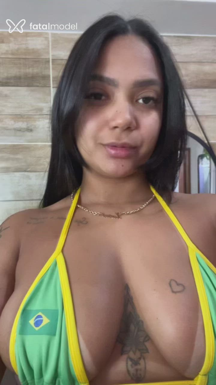 Acompanhante mulher morena (o) de olhos castanhos - Bombomm