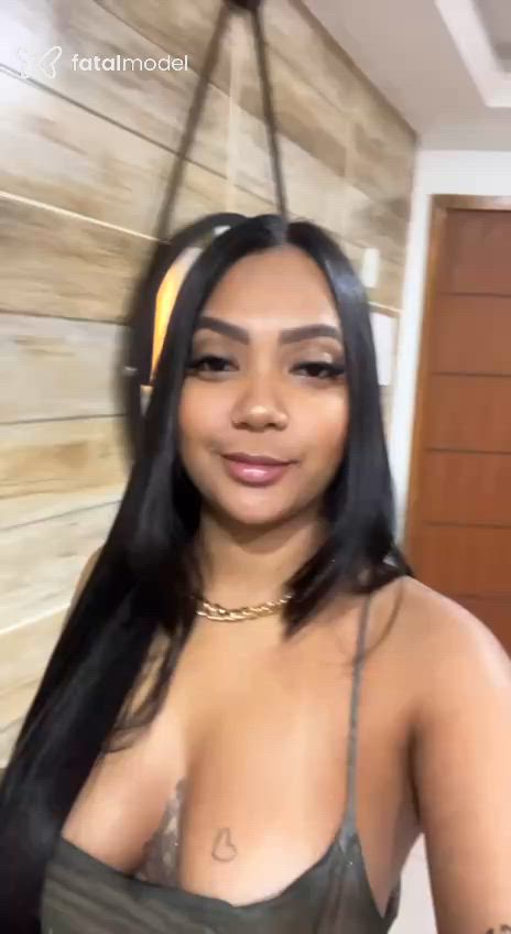 Acompanhante mulher morena (o) de olhos castanhos - Bombomm
