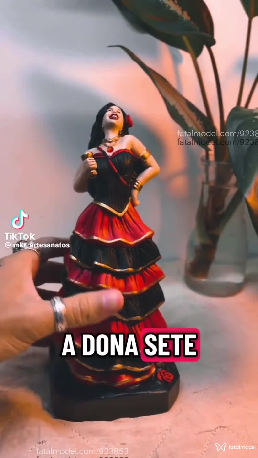 Acompanhante mulher loira (o) de olhos castanhos em Itapema - Lavínia Albertony