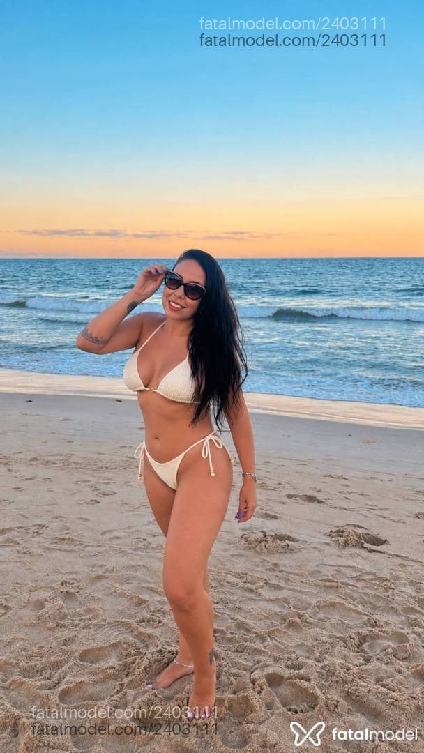 Acompanhante mulher morena (o) de olhos castanhos - Cristinaskaren