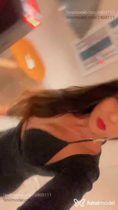 Acompanhante mulher morena (o) de olhos castanhos - Cristinaskaren Acompanhante mulher morena (o) de olhos castanhos - Cristinaskaren