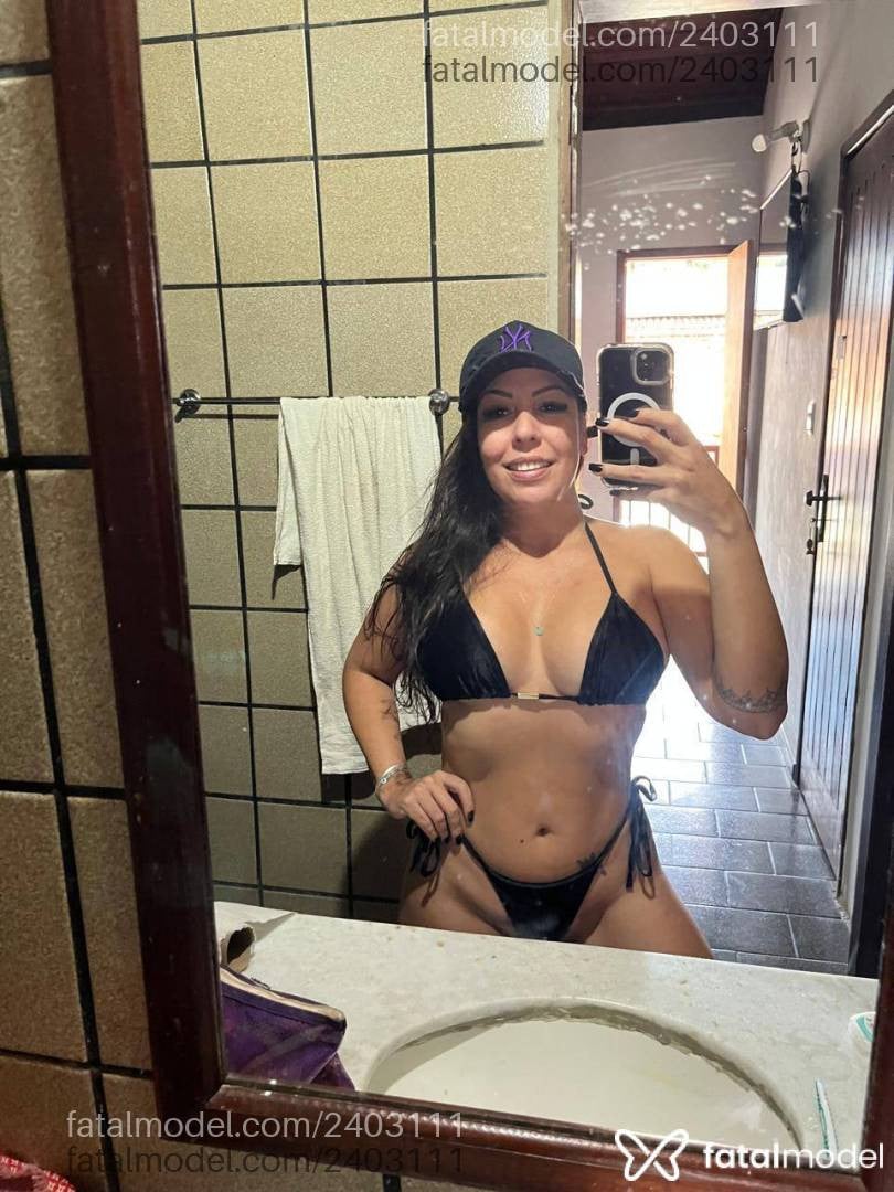 Acompanhante mulher morena (o) de olhos castanhos - Cristinaskaren
