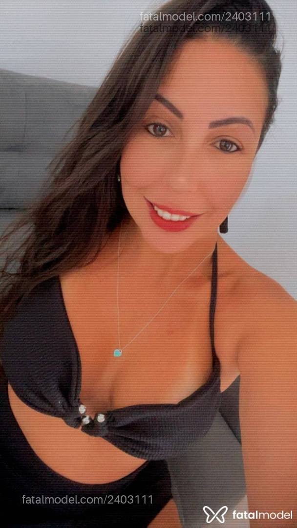 Acompanhante mulher morena (o) de olhos castanhos - Cristinaskaren