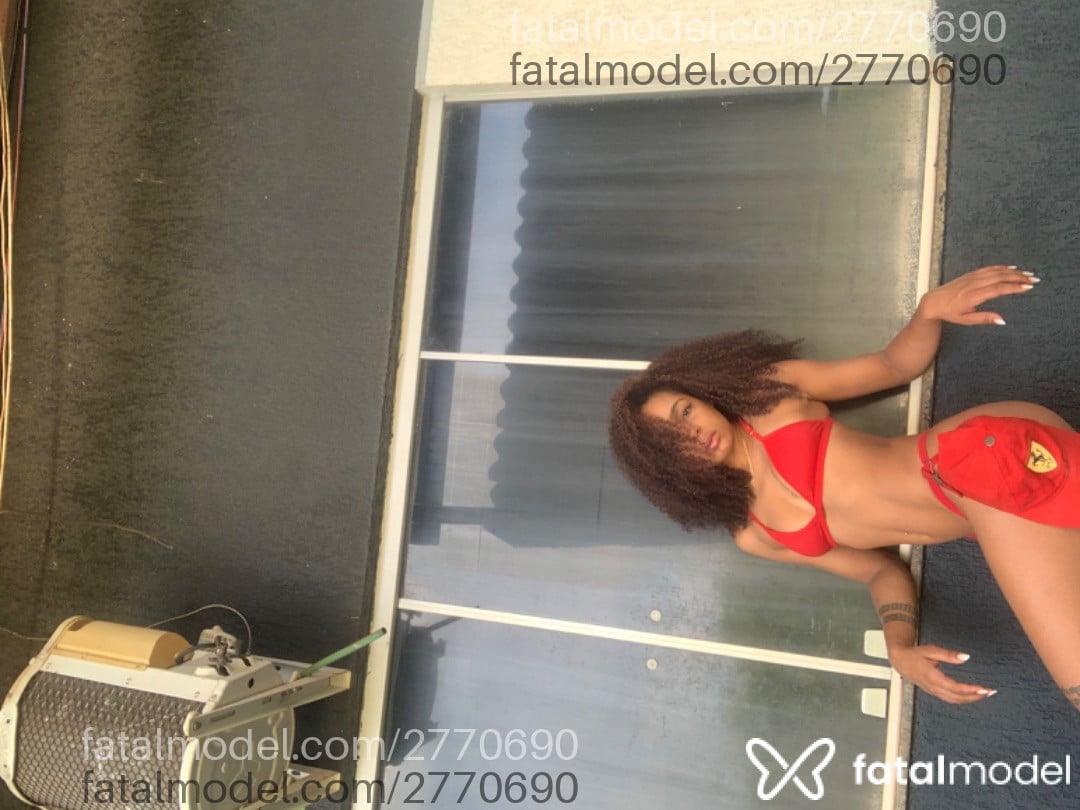 Acompanhante mulher morena (o) de olhos castanhos em Juína - Talismã