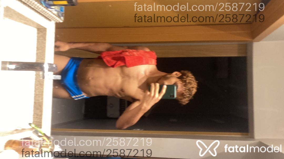 Acompanhante homem com cabelo grisalho de olhos castanhos em Goiânia - Mek Lovers