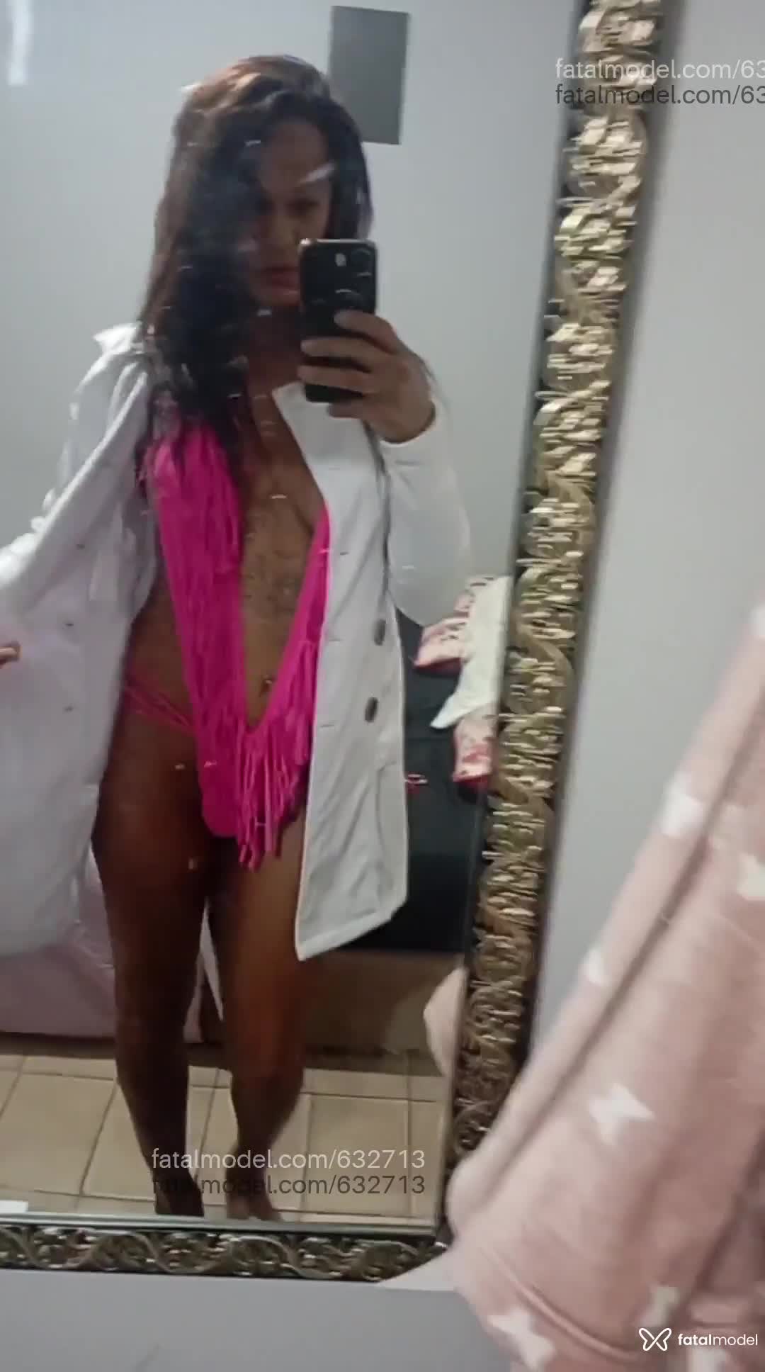 Acompanhante mulher trans com cabelo castanho de olhos castanhos em Toledo - Claudia Stefanelly