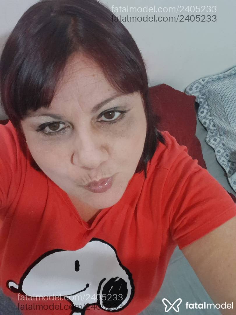 Acompanhante mulher com cabelo colorido de olhos mel - Paty Bueno
