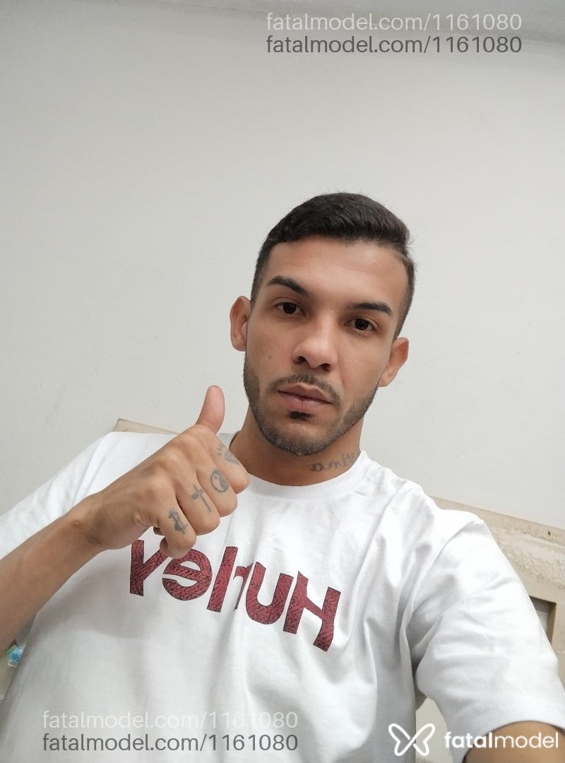 Acompanhante homem com cabelo castanho de olhos castanhos em Ribeirão Preto Acompanhante homem com cabelo castanho de olhos castanhos em Ribeirão Preto - Gabriel Santos