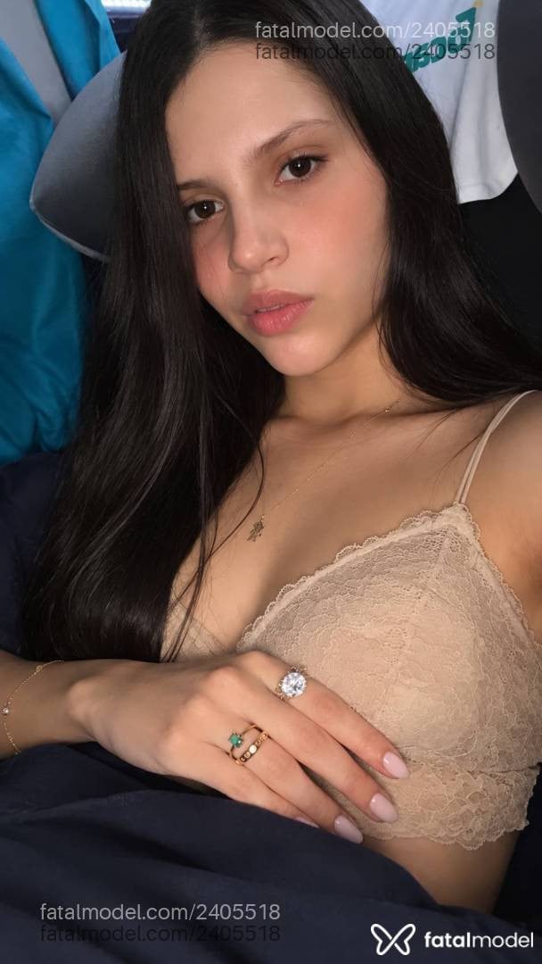 Acompanhante mulher morena (o) de olhos castanhos - Arabela