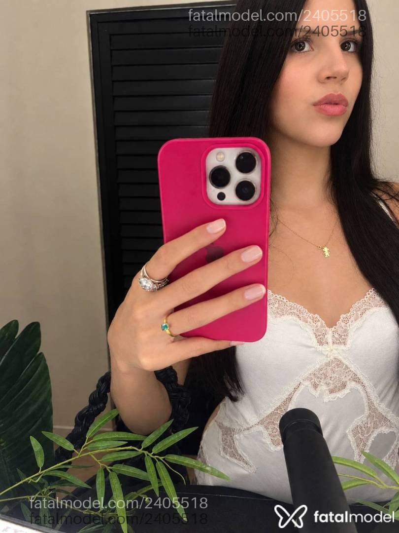 Acompanhante mulher morena (o) de olhos castanhos - Arabela