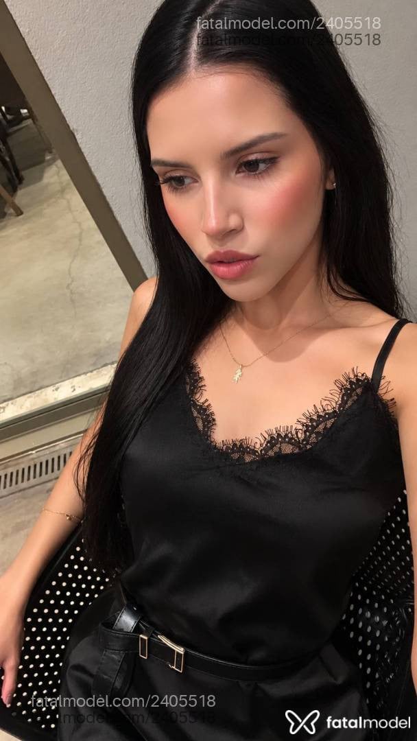 Acompanhante mulher morena (o) de olhos castanhos - Arabela