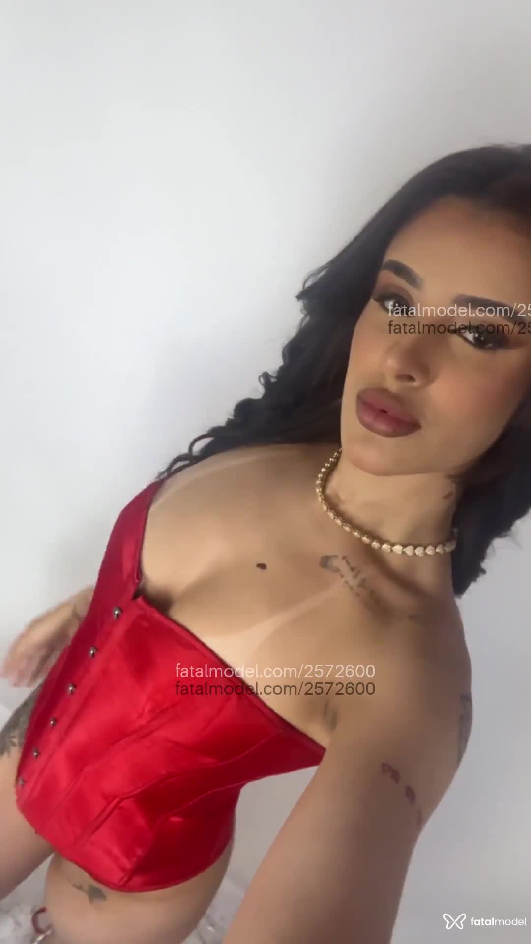 Acompanhante mulher com cabelo castanho de olhos castanhos em Macaé - Hayra