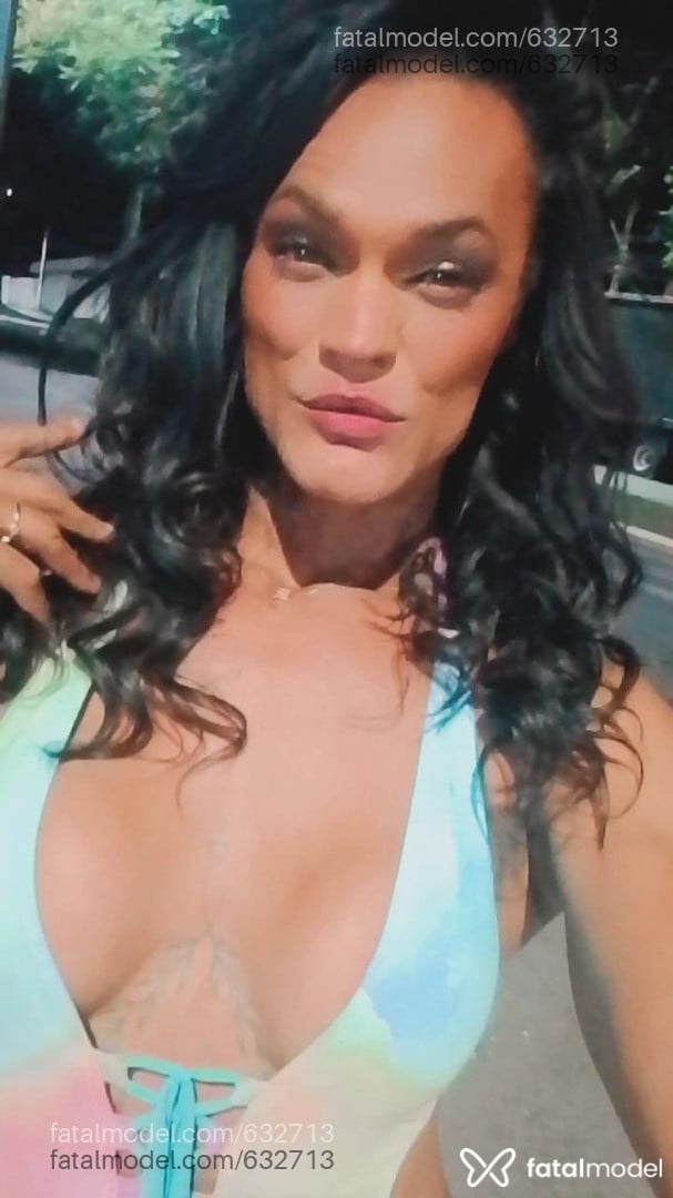 Acompanhante mulher trans com cabelo castanho de olhos castanhos em Toledo - Claudia Stefanelly